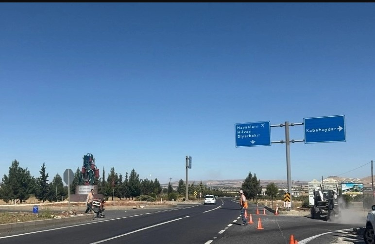 Şanlıurfa-Diyarbakır Yolu'ndaki Kabahaydar Kavşağı'na Sinyalizasyon Sistemi Kuruldu