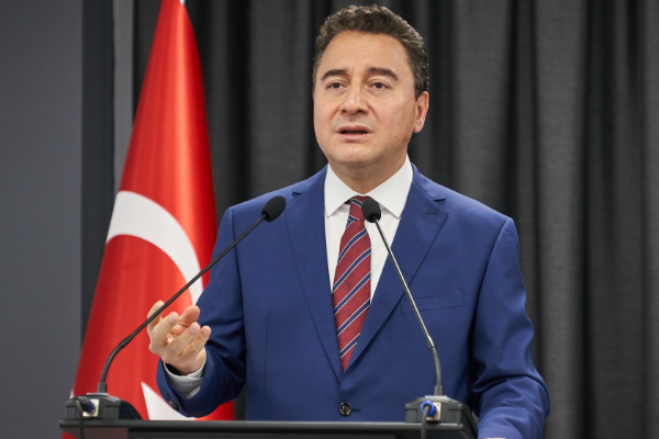 Babacan: Vatandaşlarımızın iktidar ve muhalefet bloku arasında sıkışmaması gerekiyor