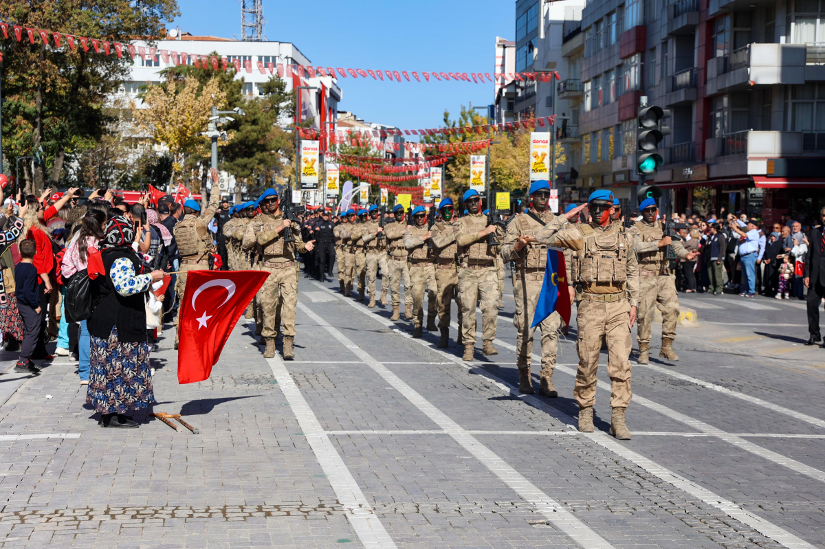 Uşak'ta 29 Ekim kutlamaları vatandaşların katılımıyla yapıldı