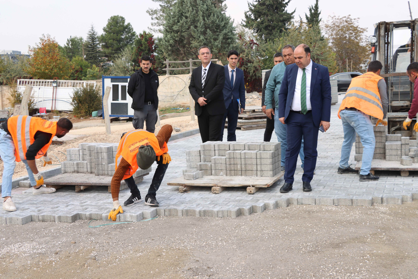 Karaköprü'de Yollar Kilitli Parkeyle Yenileniyor