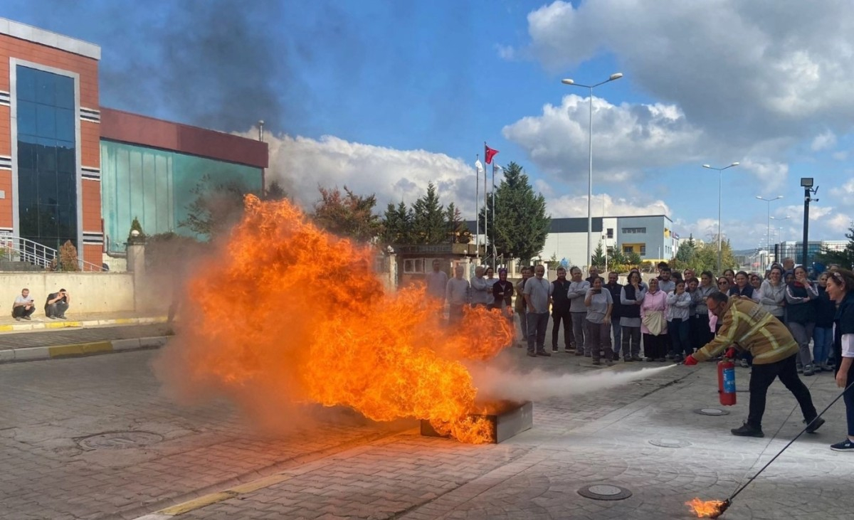 Kocaeli İtfaiyesi'nden Personellere 'Acil Durum' Eğitimi