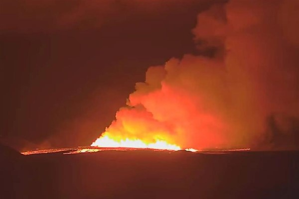 İzlanda'da yeni volkan patlaması