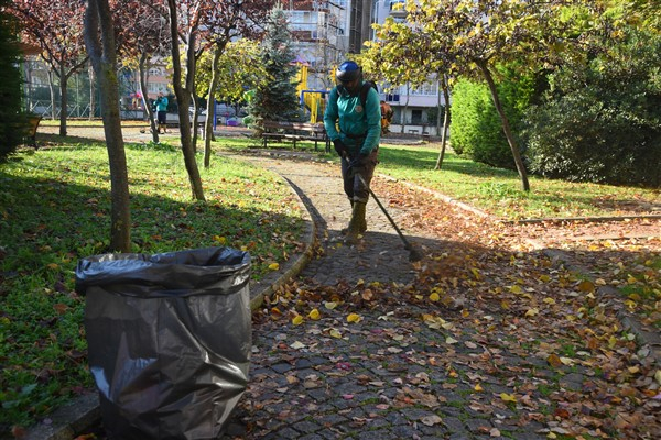 Giresun Belediyesi ekipleri, yeşil alanlarda çalışmalarını sürdürüyor