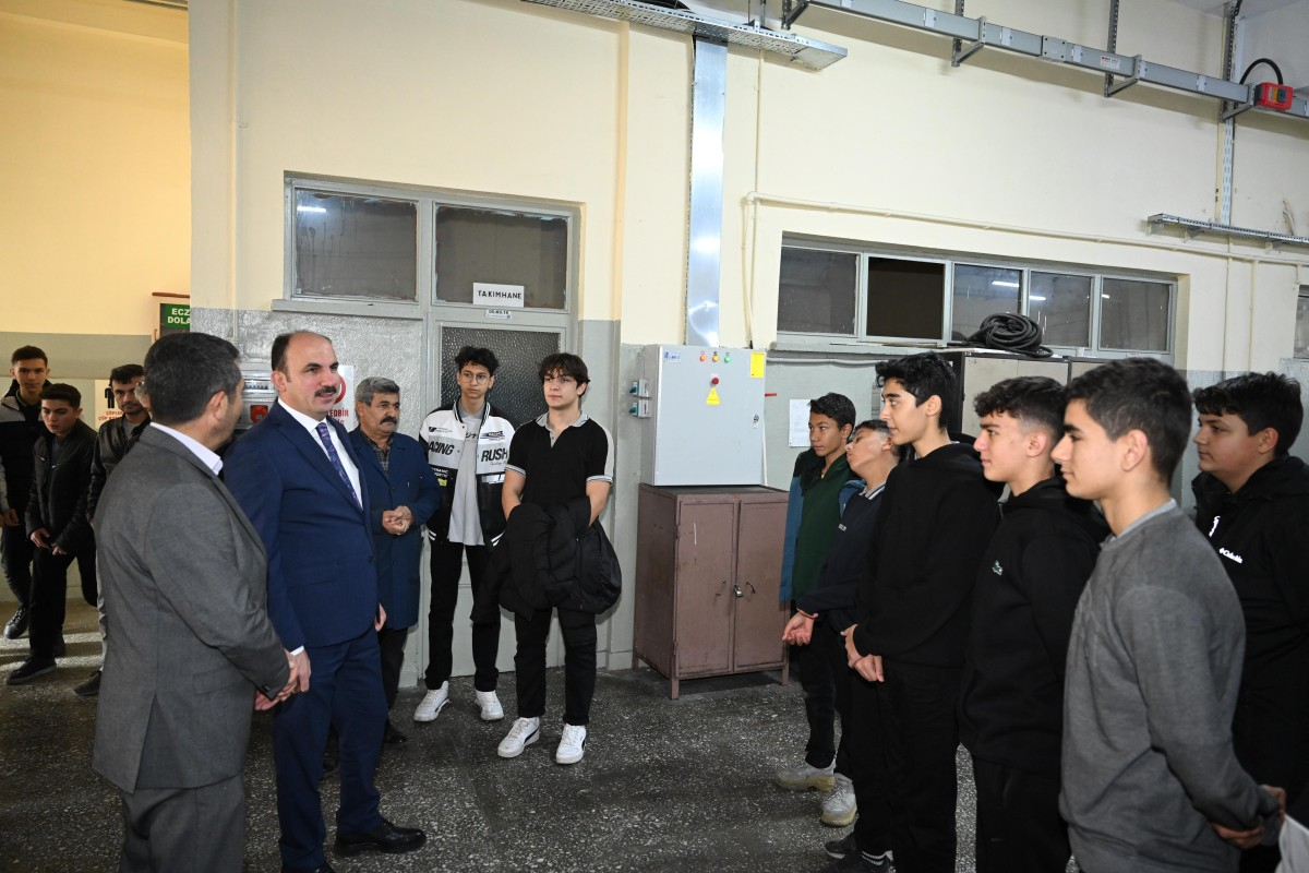 Başkan Altay, Selçuklu Mesleki ve Teknik Anadolu Lisesi Öğrencileriyle Bir Araya Geldi