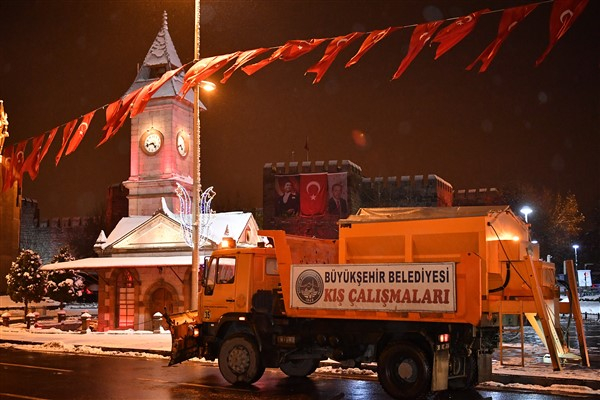 Başkan Büyükkılıç: Gece gündüz demeden sahadayız