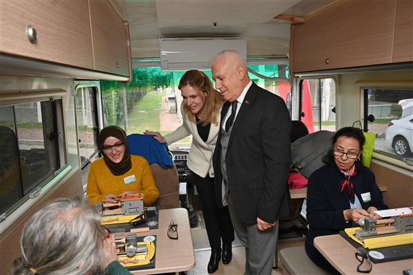 Bursa'da kadına yönelik şiddetle mücadele gününde çeşitli atölye çalışmaları düzenlendi