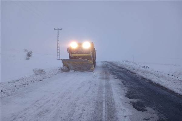 Kayseri Büyükşehir, kırsalda 257 mahalle yolunu daha ulaşıma açtı