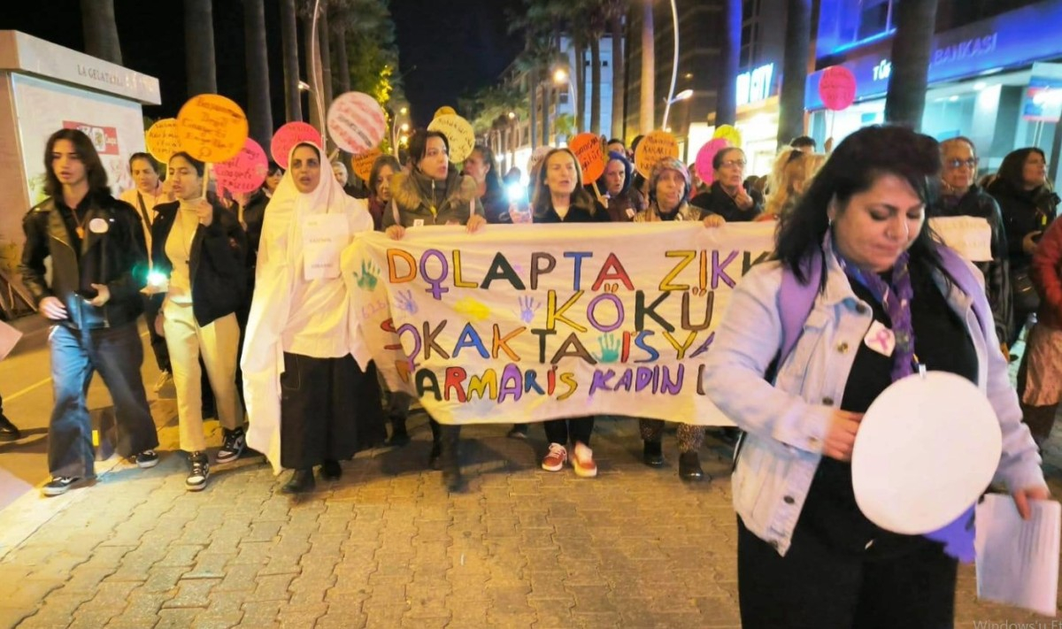 Muğla Marmarisli Kadınlar, Şiddete Karşı Yürüyüşle Tepkilerini Gösterdi