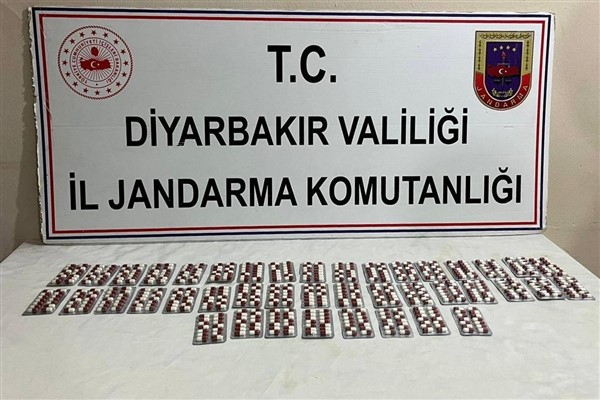 Diyarbakır'da 584 adet kapsül uyuşturucu hap ele geçirildi