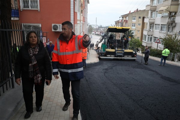 İzmit Belediyesi Yenimahalle’deki yol çalışmasında sona geldi