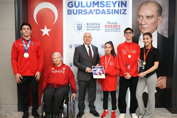 Milli sporcular, Başkan Bozbey’i ziyaret etti