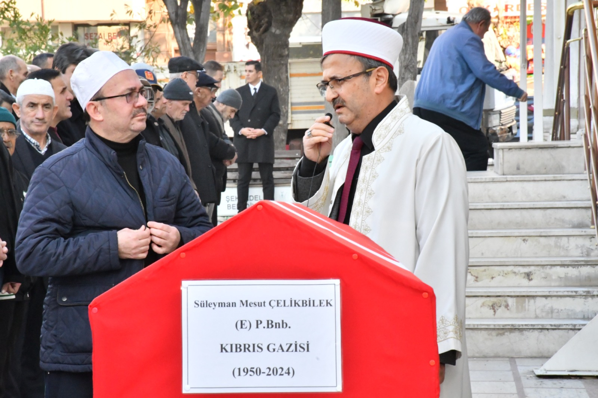 Kıbrıs Gazisi Çelikbilek, askeri törenle uğurlandı