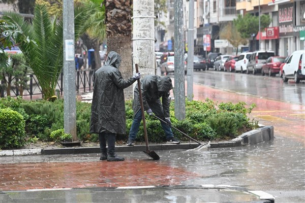 Manisa’da etkili olan yağış boyunca 250 noktaya müdahale edildi