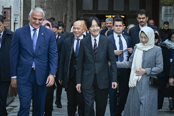 Japonya Veliaht Prens ve Prensesinden Ayasofya-i Kebir Cami-i Şerifi'ne ziyaret