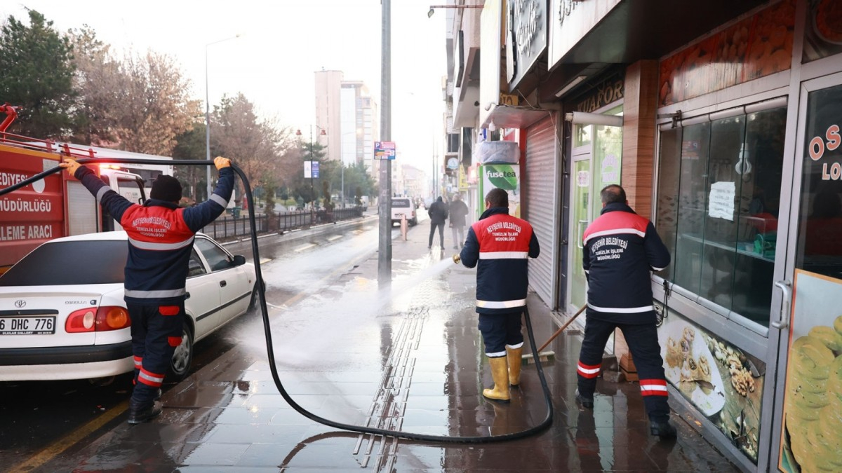 Nevşehir Belediyesi, Kaldırım ve Yollarda Temizlik Çalışması Başlattı