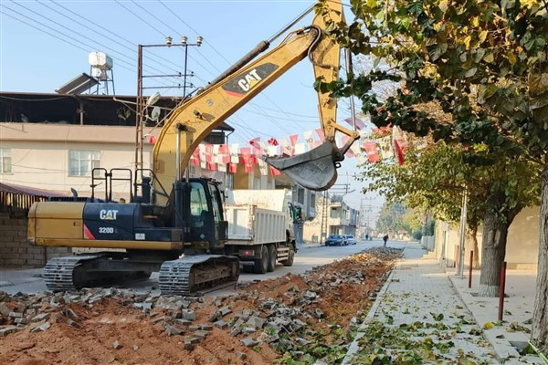 Kumlu'da asfalt çalışmaları devam ediyor