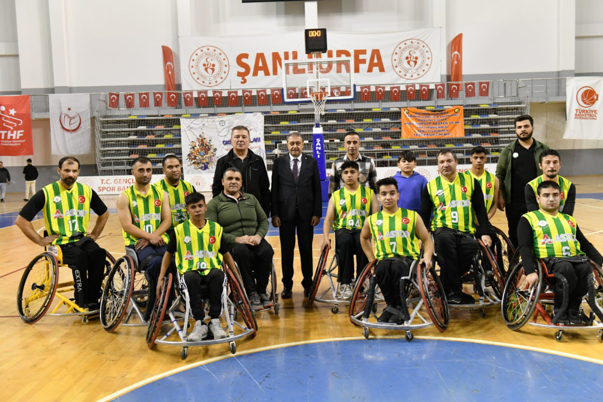 Vali Şıldak, Muş maçında Şanlıurfalı sporculara desteğini sürdürdü