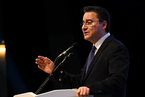 Babacan: Gençlerimizden 100 TL ile bir günlerini geçirmelerini bekliyor