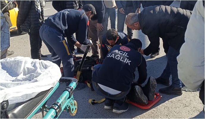 Haliliye'de Otomobilin Çarptığı Motosiklet Sürücüsü Yaralandı