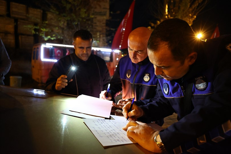 Büyükşehir Zabıta’dan seyyar satıcılara gıda operasyonu