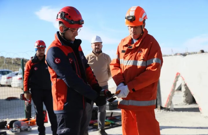 Büyükşehir Belediyesi Personeline Afet Müdahale Eğitimi Verildi