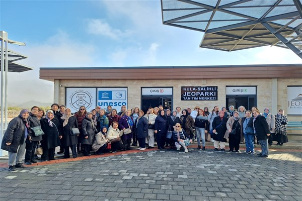 Manisalı Kadınlar Kula’nın tarihi ve doğal güzellikleriyle buluştu