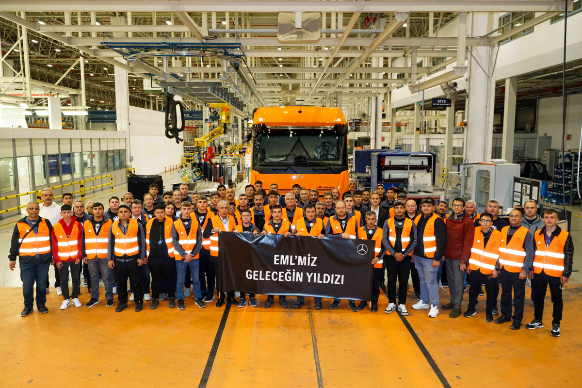 Mercedes-Benz Türk EML’miz Geleceğin Yıldızı öğrencileri Kamyon Fabrikası’nı ziyaret etti