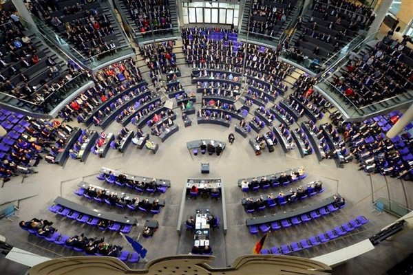 Almanya'da Scholz güven oylamasını kaybetti, hükümet düştü