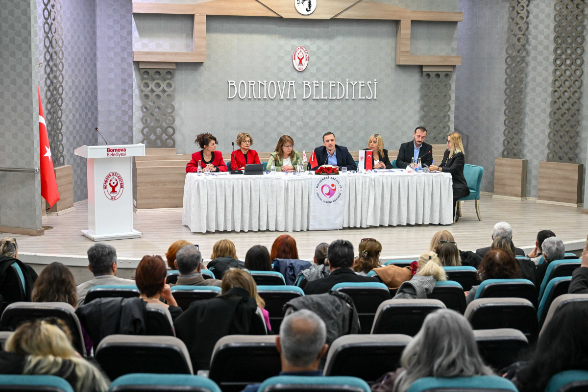 Bornova Belediyesi’nden kadın haklarına ilişkin panel