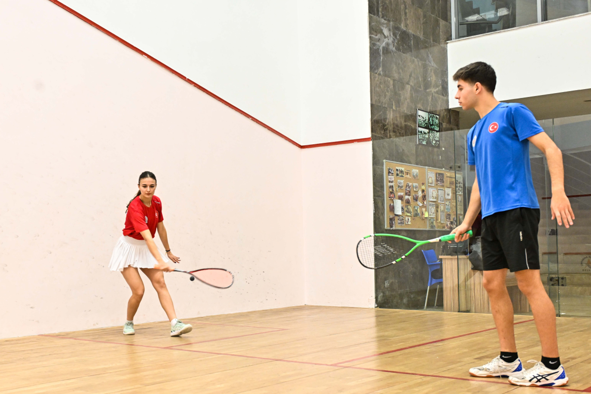 Muratpaşa Belediyesi'nden squash başarısı