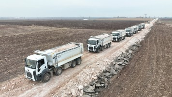 Büyükşehir Belediyesi, Ceylanpınar Bölgesindeki Grup Yollarında Stabilize Çalışmalarına Devam Ediyor