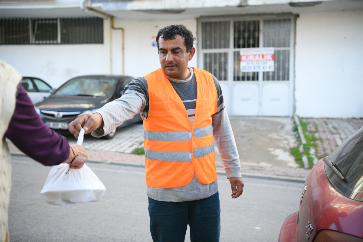 26 bin kap sıcak yemek, hanelere ulaştırıldı