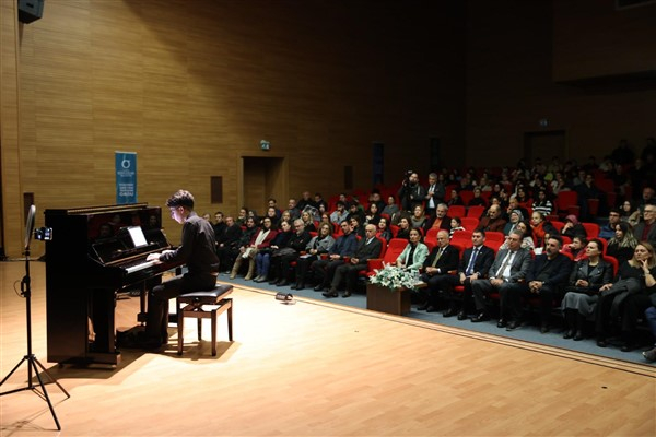 Fatsa Fen Lisesi öğrencisi Sönmez,  Piyano Resitali verdi