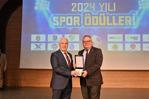 Başkan Bozbey'e ″Spora katkı sağlayan başkan″ ödülü