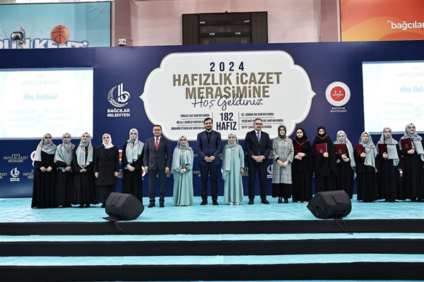 Bağcılar’da 182 kız hafız, taçlarını taktı