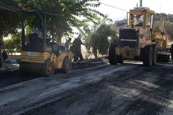 Antalya Büyükşehir'den kırsalda bozulan yollara bakım onarım çalışması