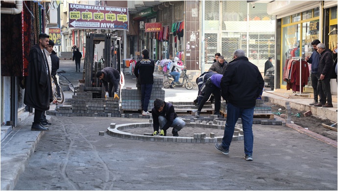 Viranşehir Belediyesi Kışla Mahallesinde Yolları Yenilemeye Devam Ediyor