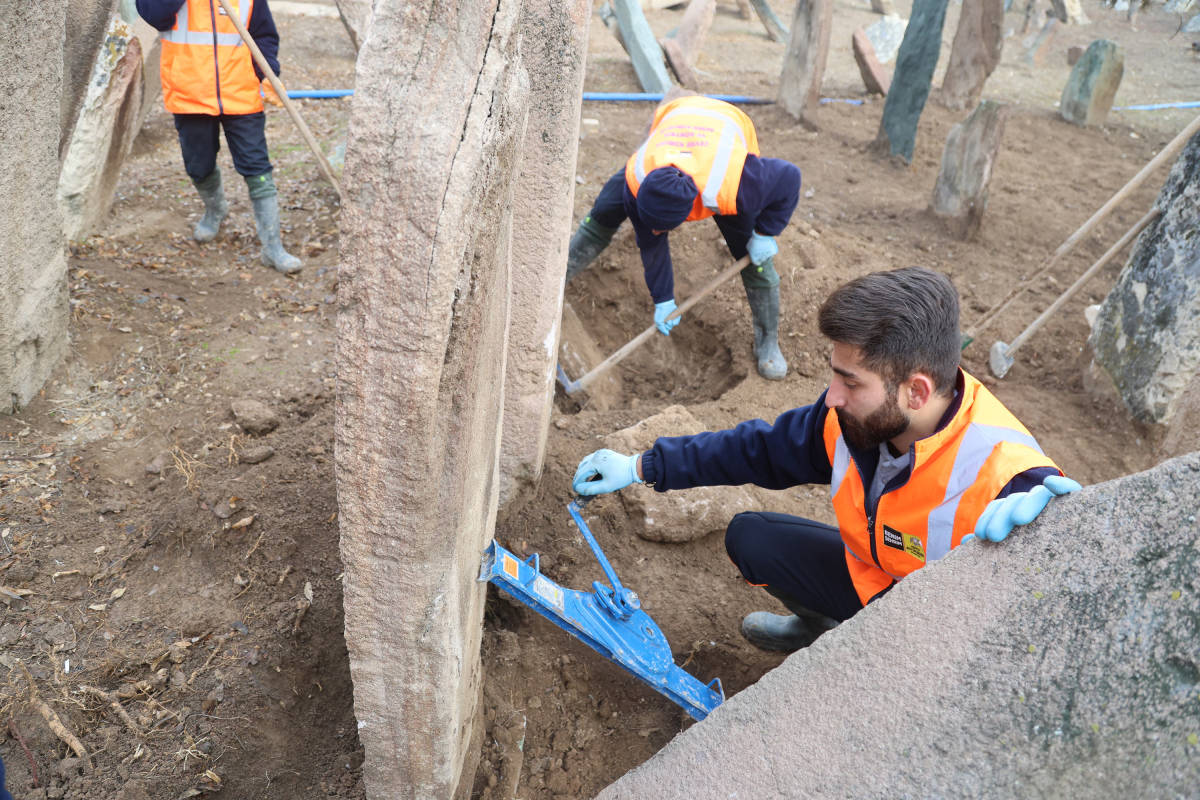 Konya'da Musalla Mezarlığı’ndaki mezar taşlarının restorasyonu yapılıyor