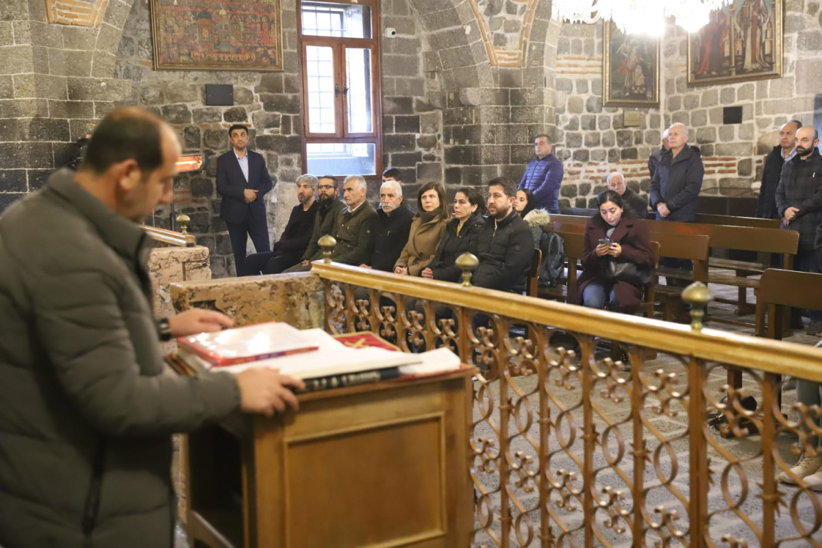 Eş Başkan Bucak, Noel ayinine katıldı