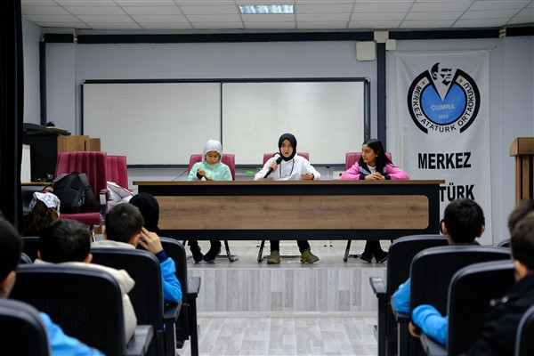 Konya Büyükşehir Belediyesi Çocuk Meclisi, ortaokul öğrencileriyle buluşuyor