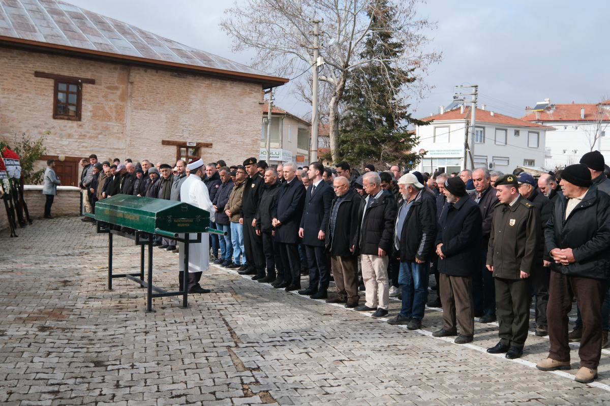 Vali Çiçekli, Kayseri 1’inci Komando Tugay Komutanı babasının cenaze namazına katıldı