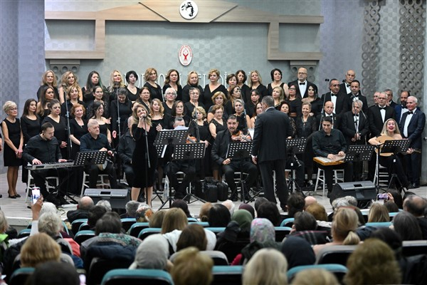 Bornova Belediyesi Türk Sanat Müziği Korosu’ndan “Yeni Yıl Konseri”