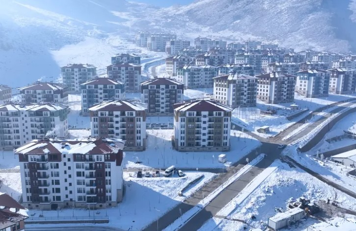 Elbistan'da afetzedeler yeni yuvalarına yerleşiyor