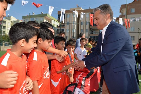 Muratpaşa'da 92 amatör spor klübüne 1 milyon liralık maddi destek sağlandı