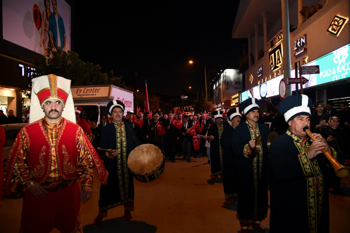 Osmaniye’nin Düşman İşgalinden Kurtuluşunun 103’üncü yılına özel fener alayı düzenlendi