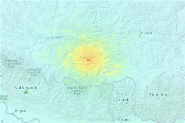 6.8 büyüklüğünde deprem, Çin'in güneybatısını vurdu