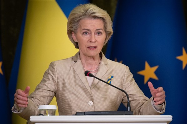 Leyen, Charlie Hebdo saldırısında hayatını kaybedenler için anma mesajı yayımladı