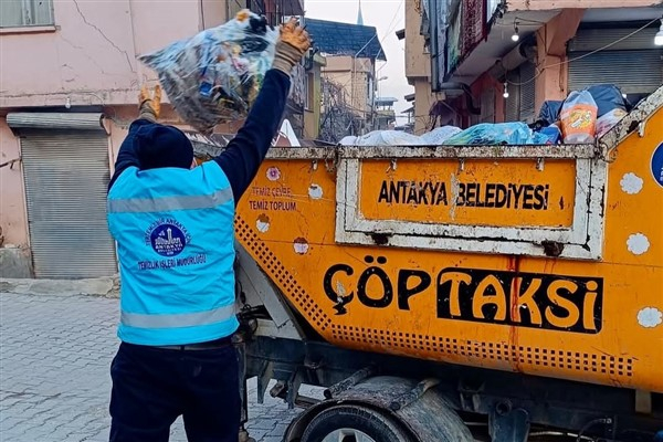 Antakya Belediyesi temizlik çalışmalarını sürdürüyor