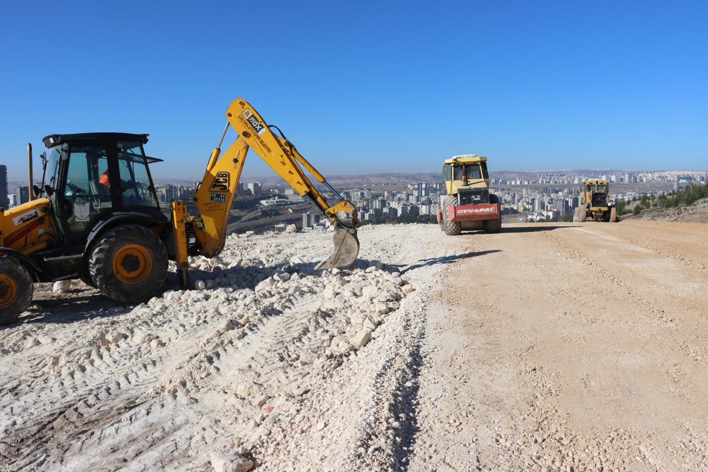 Şanlıurfa’da Ulaşımı Rahatlatacak Yeni Yol Projeleri Hız Kazandı