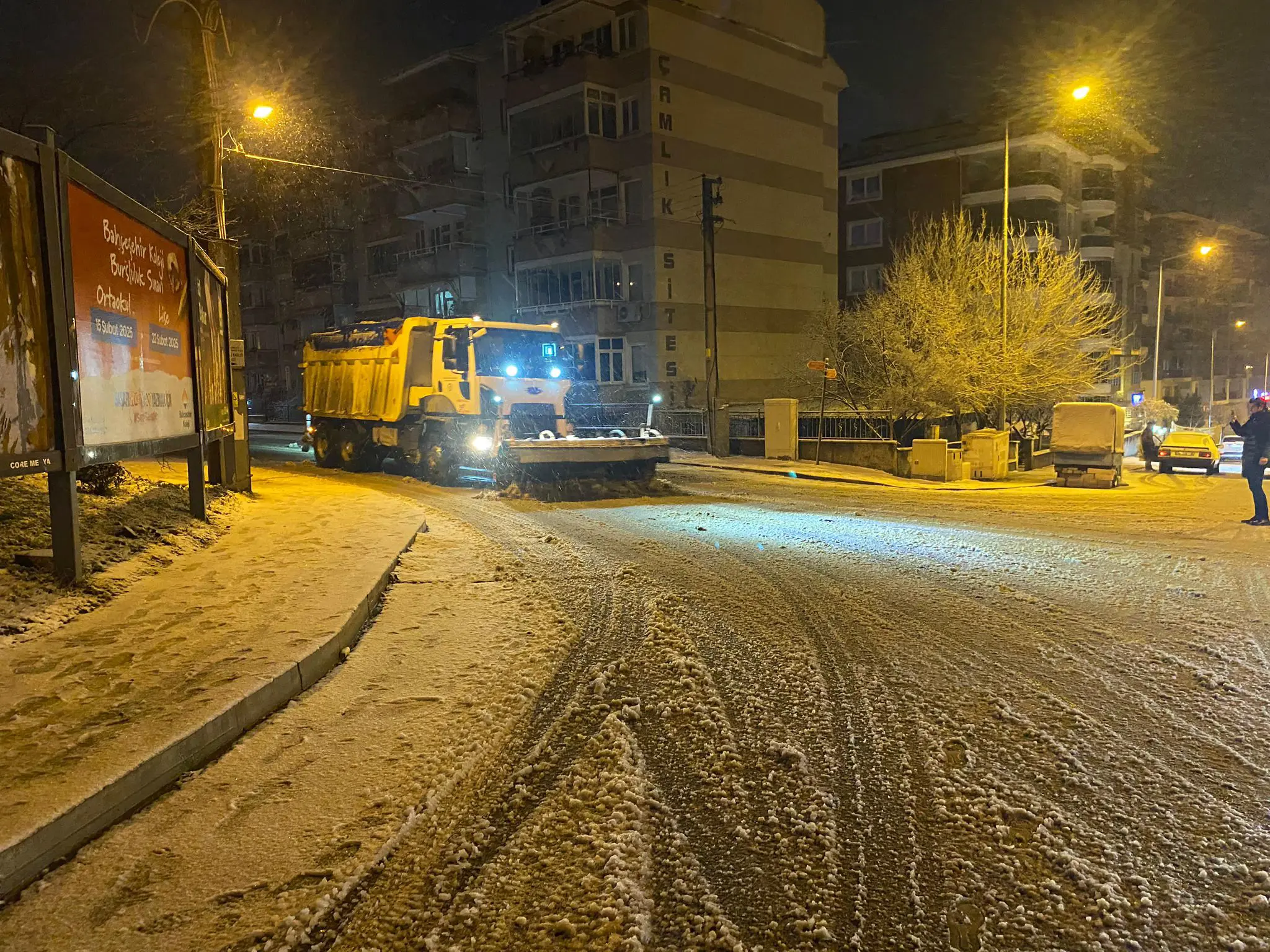 Başkan Gencan Akın: ″Hava Şartları Normale Dönene Kadar Ekiplerimiz Gece-Gündüz Sahada Olacak″